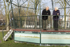 852156 Portret van Marijke en Peter, bewoners van een huis aan de Bruntenhof (Bruntskameren) te Utrecht, in de ...